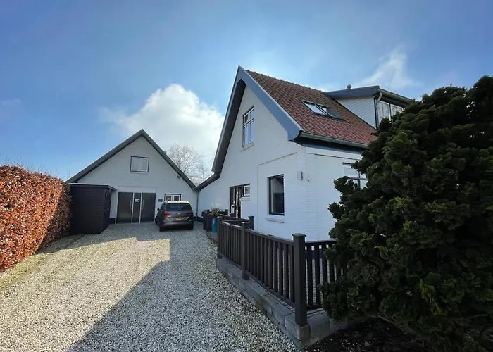 Apartment African Tree *